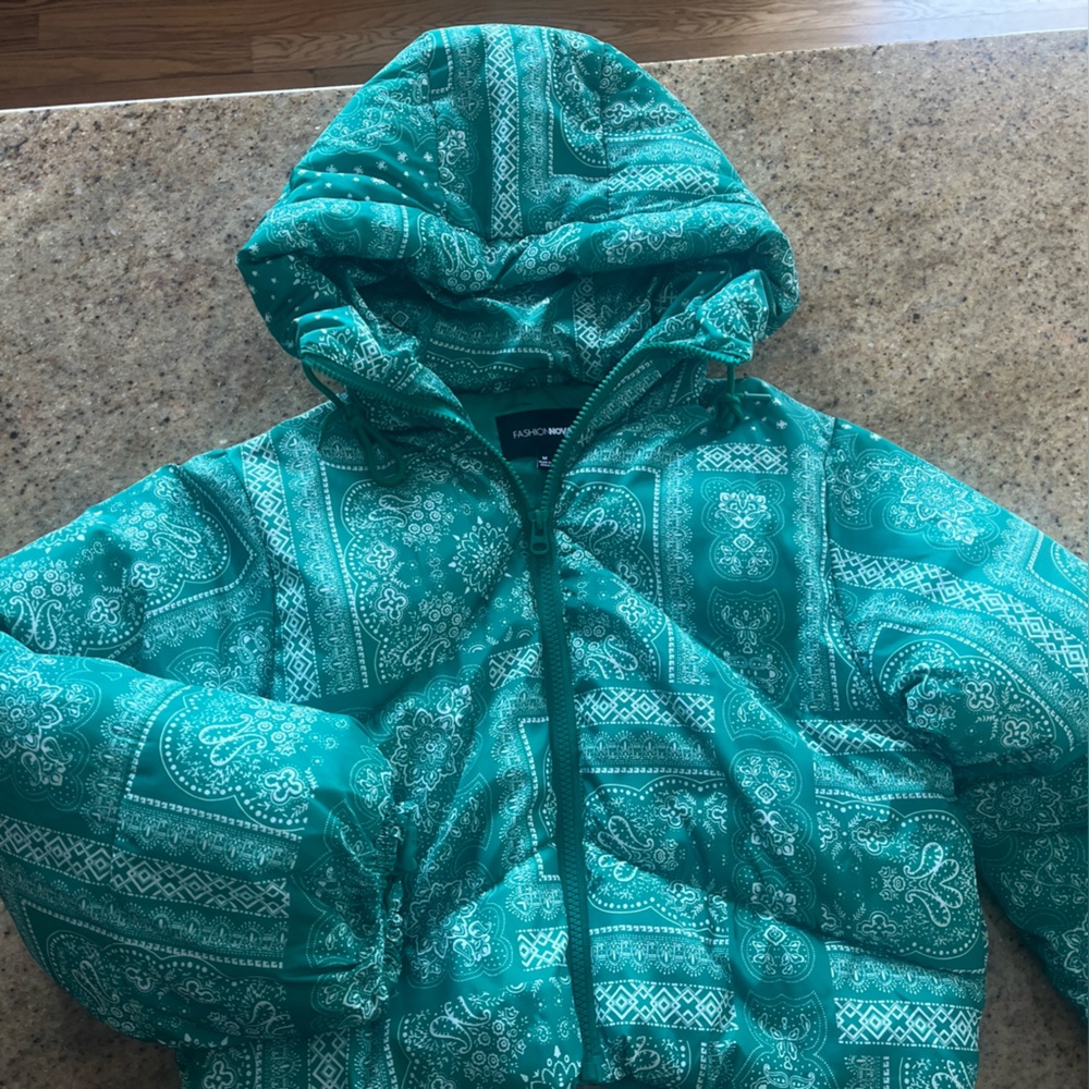 Fashion Nova Green Paisley Bandana print Cropped Puffer Jacket size M New